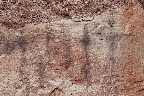 天山深处的康家石门子岩画：西王母、舞蹈、生殖崇拜