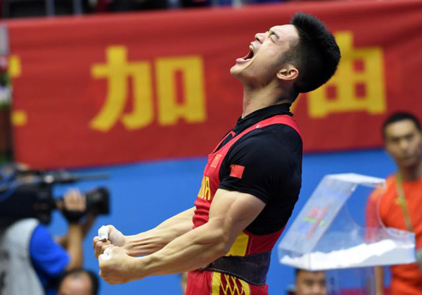 图集｜全运赛场，手的故事：胶带、老茧、筋骨