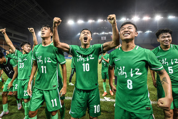 图集｜全运赛场，手的故事：胶带、老茧、筋骨