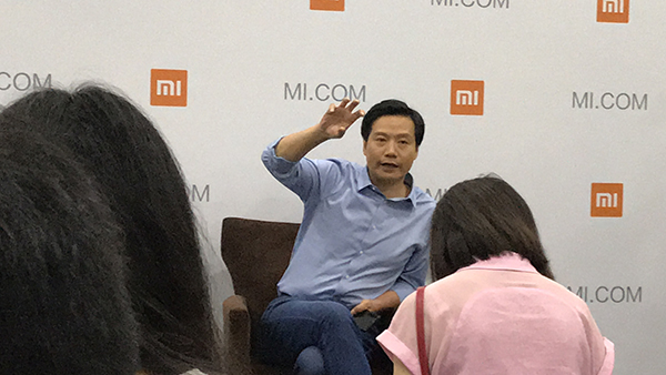 雷军说苹果是神一般的存在，小米出于尊重提前一天发布了新机