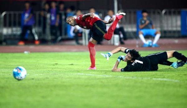 抹杀奇迹！胡尔克加时救主，上港点球胜恒大晋级亚冠半决赛