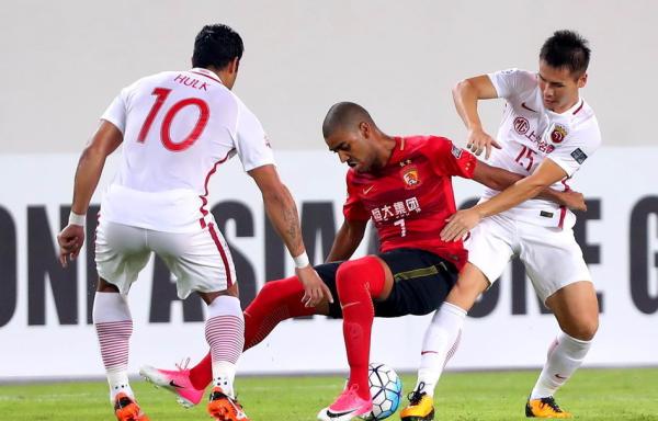 抹杀奇迹！胡尔克加时救主，上港点球胜恒大晋级亚冠半决赛