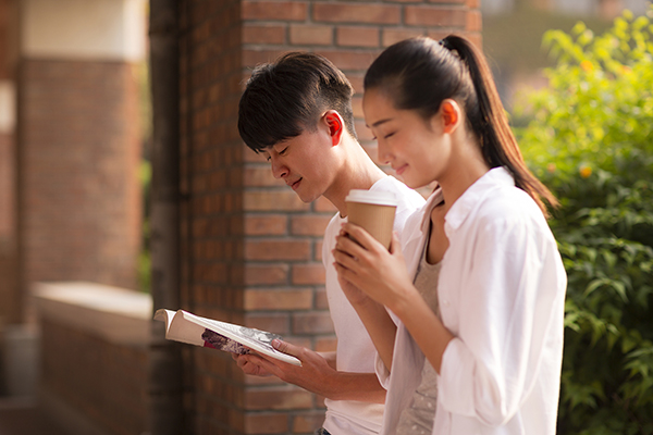 青春期儿子有了爱慕对象，专家教你这么做