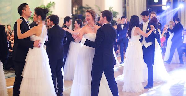 周采茨已逝，她的元媛舞会还在继续