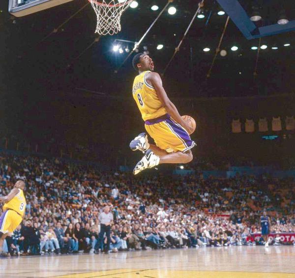 8号和24号更该退役哪一件，在科比的心里，原来早有答案