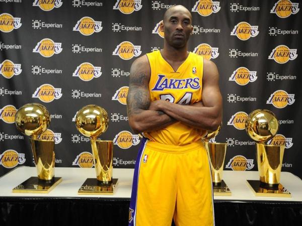 8号和24号更该退役哪一件，在科比的心里，原来早有答案