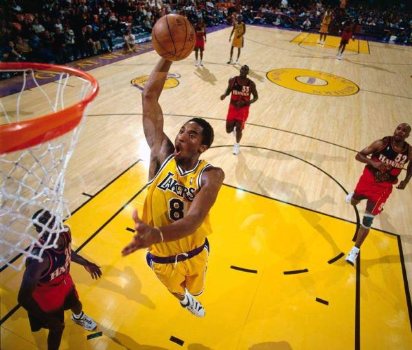 8号和24号更该退役哪一件，在科比的心里，原来早有答案