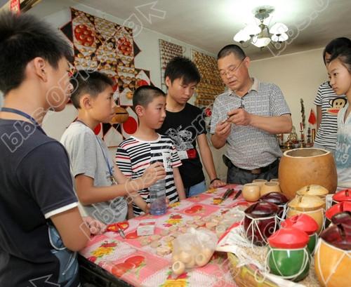 跃龙社区：青少年走进南通板鹞风筝  学习了解“非遗”知识.jpg