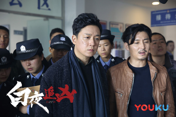 《白夜追凶》豆瓣9分：观众的智商一定是比编剧高