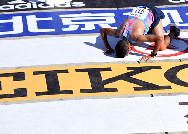 北马挥别槽点只留点赞，这才是精英马拉松的样子