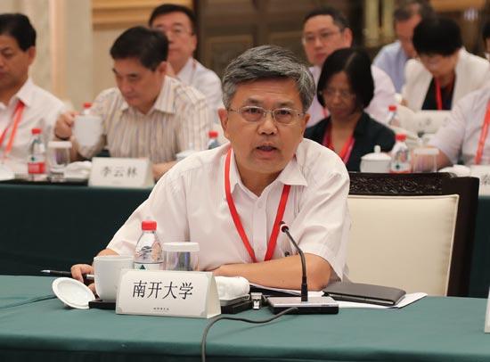 南开大学校长：本科生申请奖学金需看体育成绩