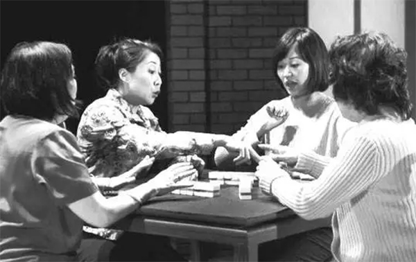 现在，美国人也迷上了打麻将，还玩出了社交效益