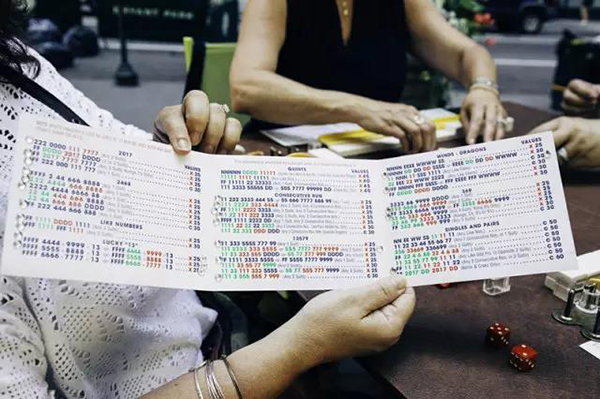 现在，美国人也迷上了打麻将，还玩出了社交效益