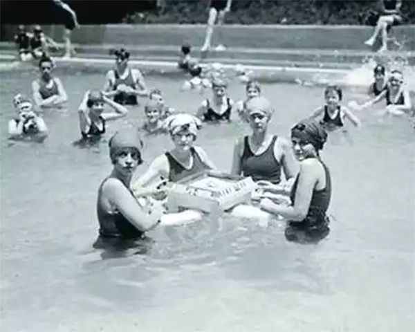 现在，美国人也迷上了打麻将，还玩出了社交效益