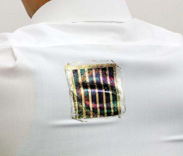 日本科学家研发能贴在衣服上的超薄太阳能电池：可拉伸可水洗