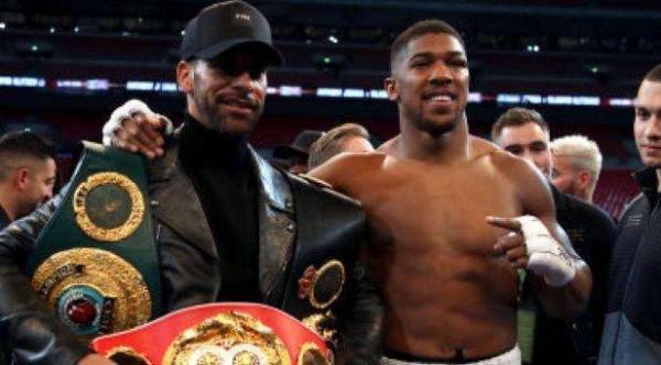 曼联铁卫费迪南德转战职业拳击，肉搏背后有个凄美的爱情故事