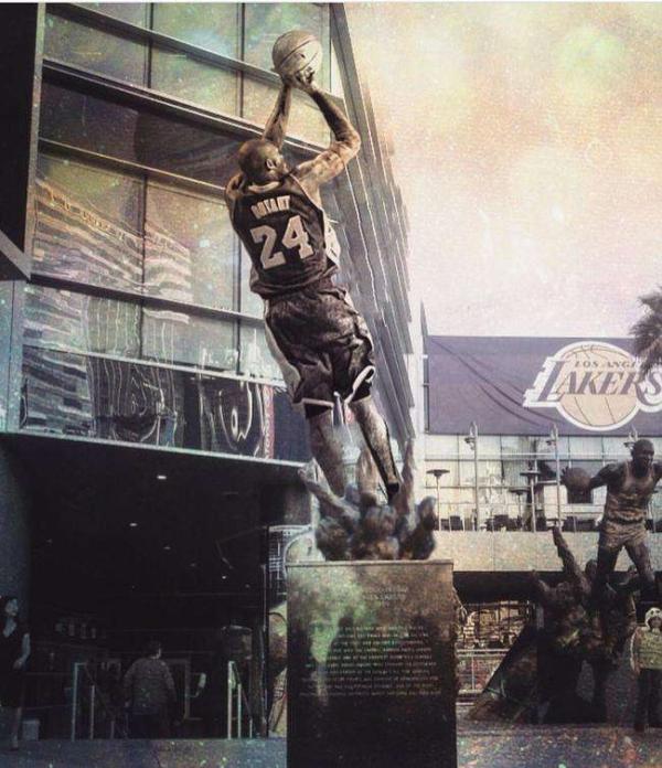 湖人计划为科比塑造雕像，你最希望用曼巴哪个经典画面