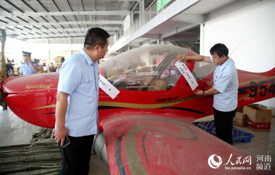 河南一“老赖”连民航飞机都坐不成，却私藏两架飞机