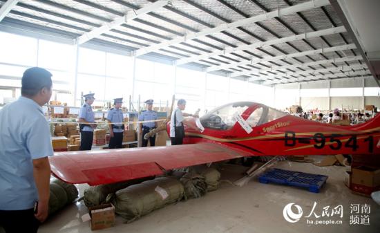 河南一“老赖”连民航飞机都坐不成，却私藏两架飞机