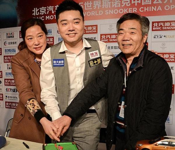 特写｜丁俊晖这一年：走过丧母之痛，誓夺世锦赛告慰妈妈