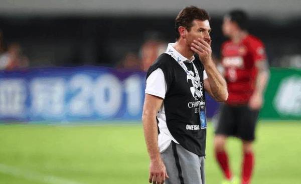 上海上港主教练博阿斯“炮轰”亚足联，被罚1.4万美元