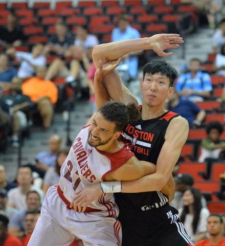 周琦手臂粗细会决定新秀赛季成败吗，姚明和火箭主帅都不同意