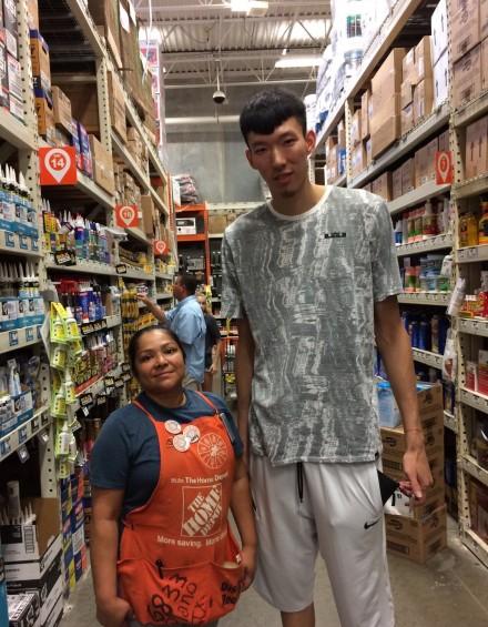 周琦手臂粗细会决定新秀赛季成败吗，姚明和火箭主帅都不同意