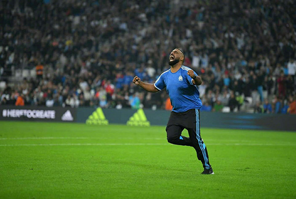 暖闻｜球迷“一条龙破门”感动全法国，骑行两千公里只为慈善