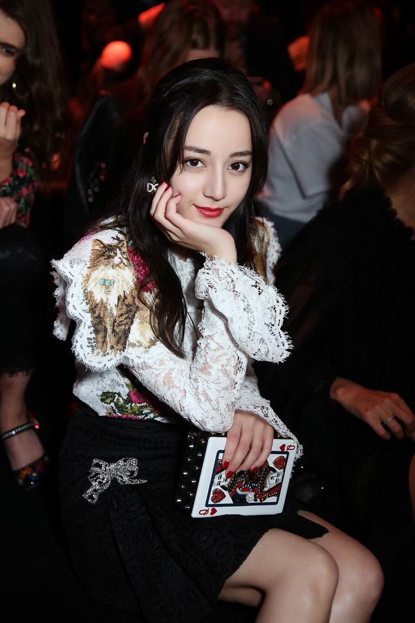 大牌时装屋与中国小花结缘，只是因为她们能“带货”吗