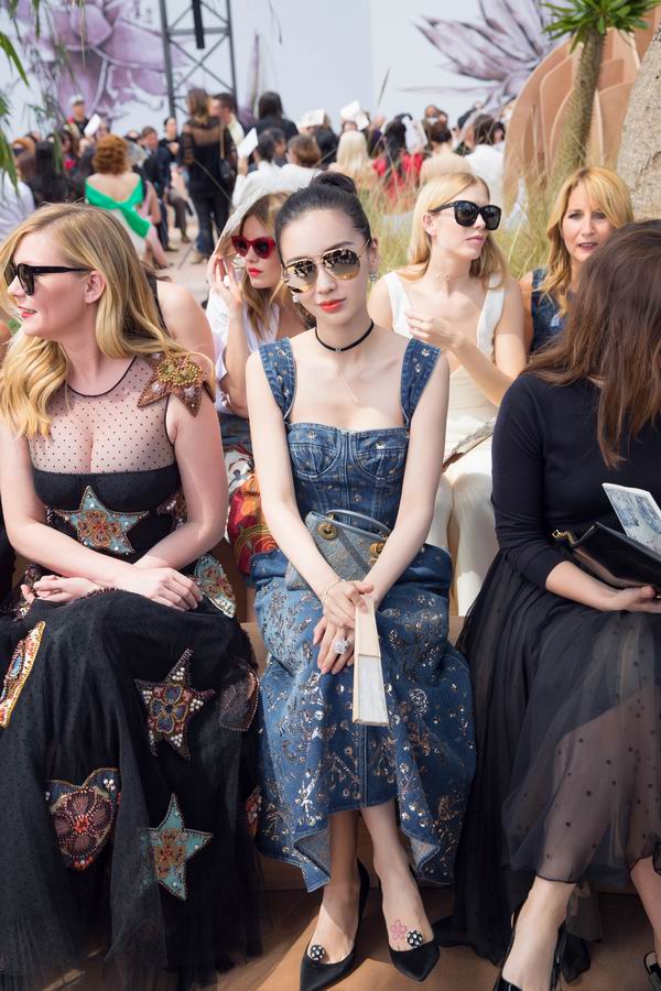 大牌时装屋与中国小花结缘，只是因为她们能“带货”吗