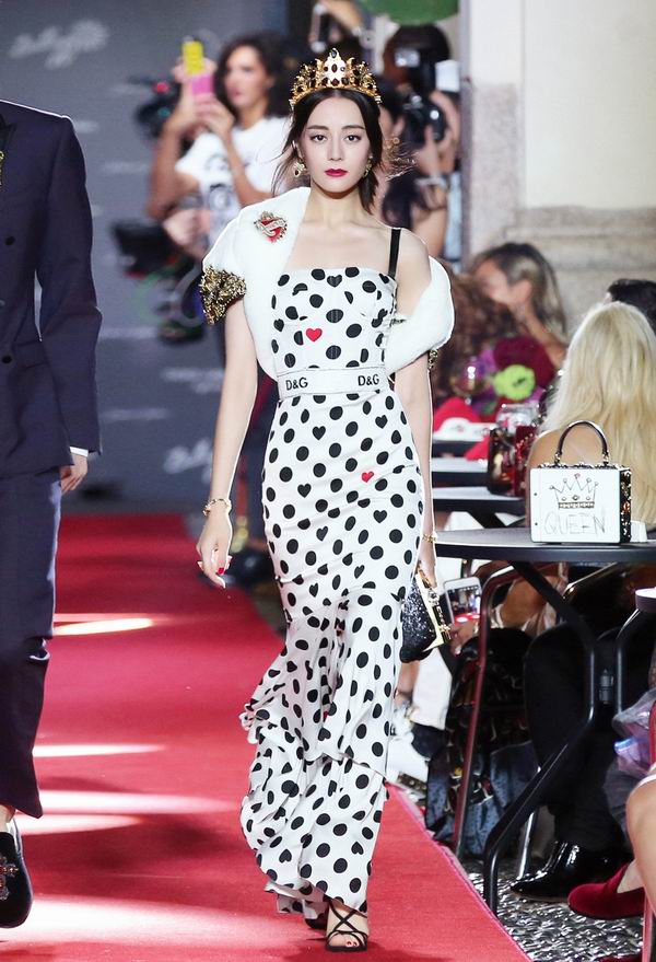 大牌时装屋与中国小花结缘，只是因为她们能“带货”吗