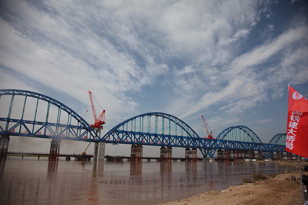 宁夏首条高铁黄河特大桥成桥：银川至西安车程缩短75%以上