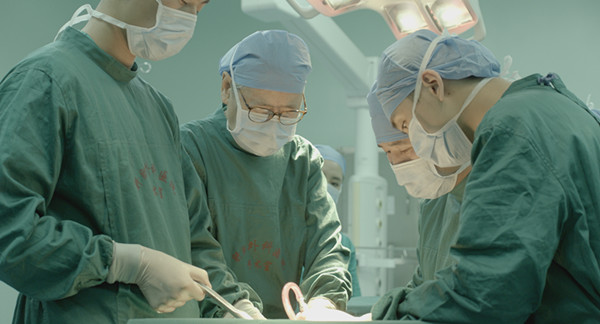 《我是医生》：一次从崇高到平易的探索