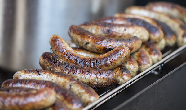 街边烤肠都是仿造肉？食品添加剂又背黑锅