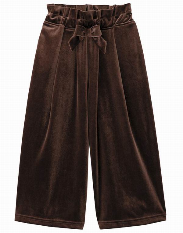 用温暖时髦的丝绒单品，扮靓家里的小公主