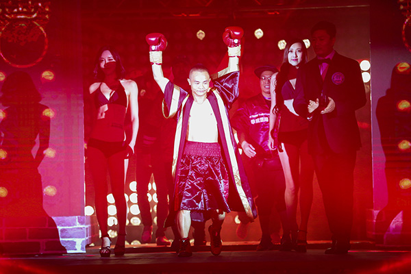 35岁熊朝忠拿下过渡金腰带，中国拳击绝地反击迎来接班人