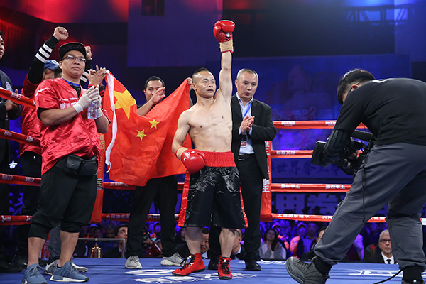 35岁熊朝忠拿下过渡金腰带，中国拳击绝地反击迎来接班人