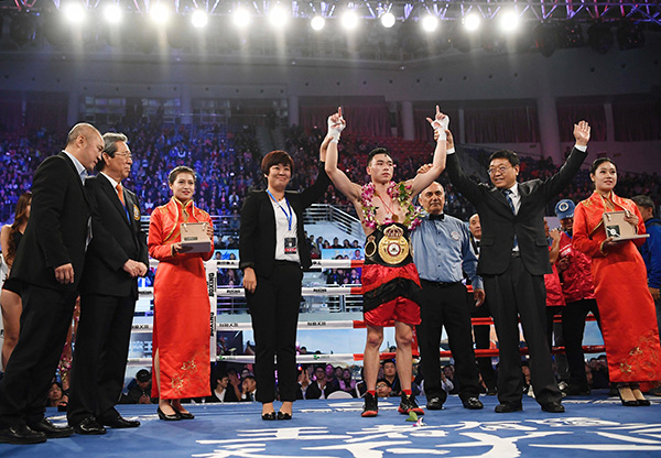 35岁熊朝忠拿下过渡金腰带，中国拳击绝地反击迎来接班人