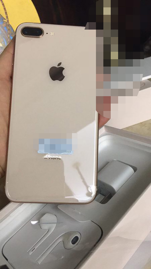 iPhone 8内地首现爆裂：新机屏幕侧边裂开，没充过电