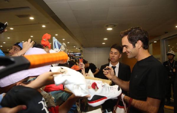 费德勒凌晨抵达上海，老天王还要为年终第一拼一把