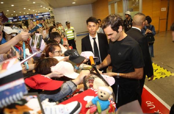 费德勒凌晨抵达上海，老天王还要为年终第一拼一把