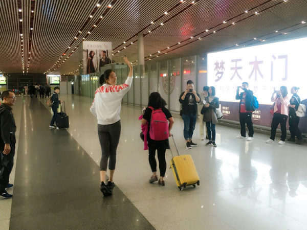 朱婷再次踏上留洋征程，临行前郎平给她煮了碗面