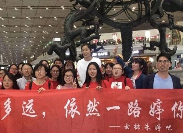 朱婷再次踏上留洋征程，临行前郎平给她煮了碗面