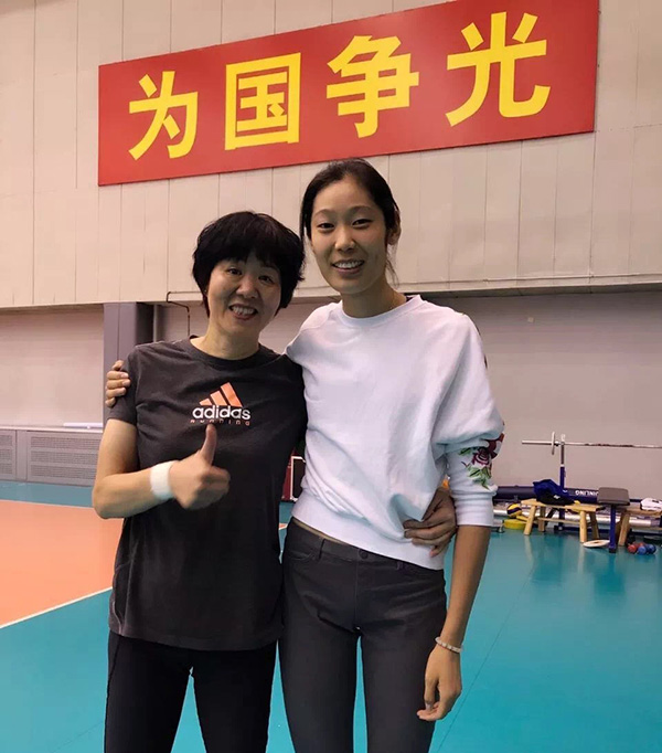 朱婷再次踏上留洋征程，临行前郎平给她煮了碗面