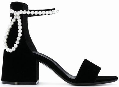 风靡一时的珍珠单品，并非少女的专利