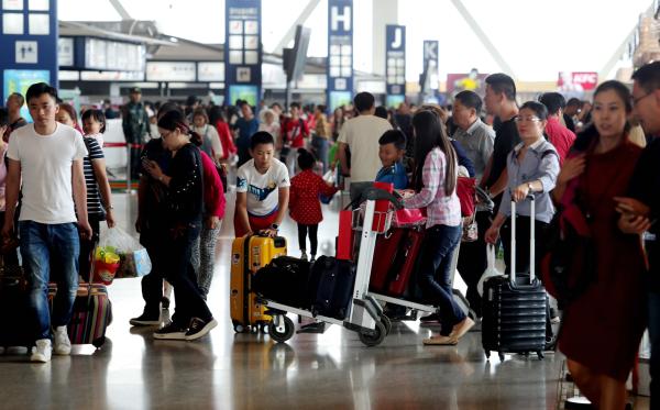 今年国庆黄金周民航运送旅客1295万人次，增长14.6%
