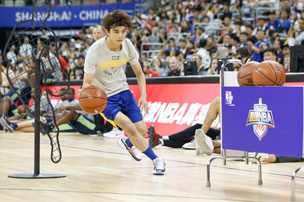 特写｜票价炒高5倍还一票难求，火爆中国赛都要感谢库里吗