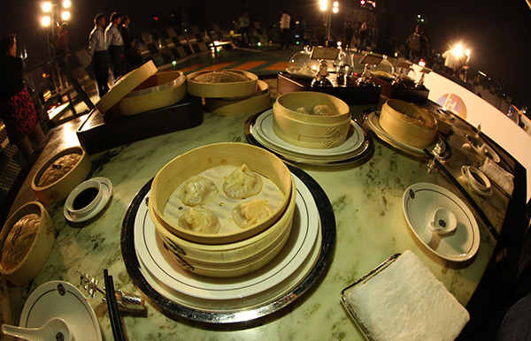 网球混搭外滩美景，这是一份属于上海大师赛的靓丽