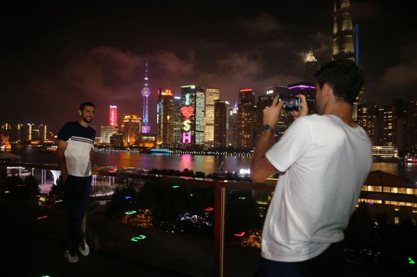 网球混搭外滩美景，这是一份属于上海大师赛的靓丽