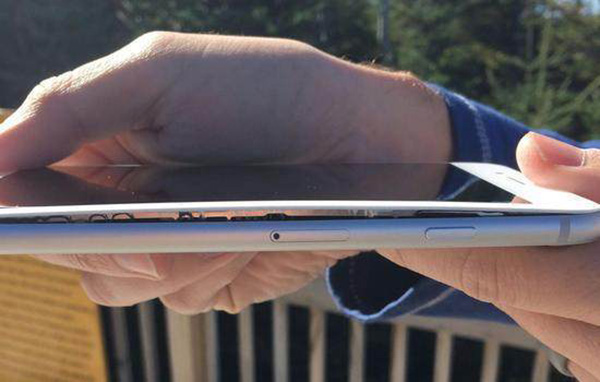 美国再现两例iPhone 8面板开裂，已发生10起案例